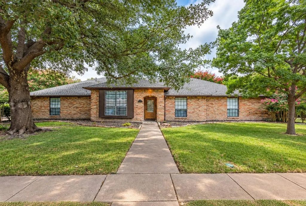 1405 Hattiesburg Lane, Garland