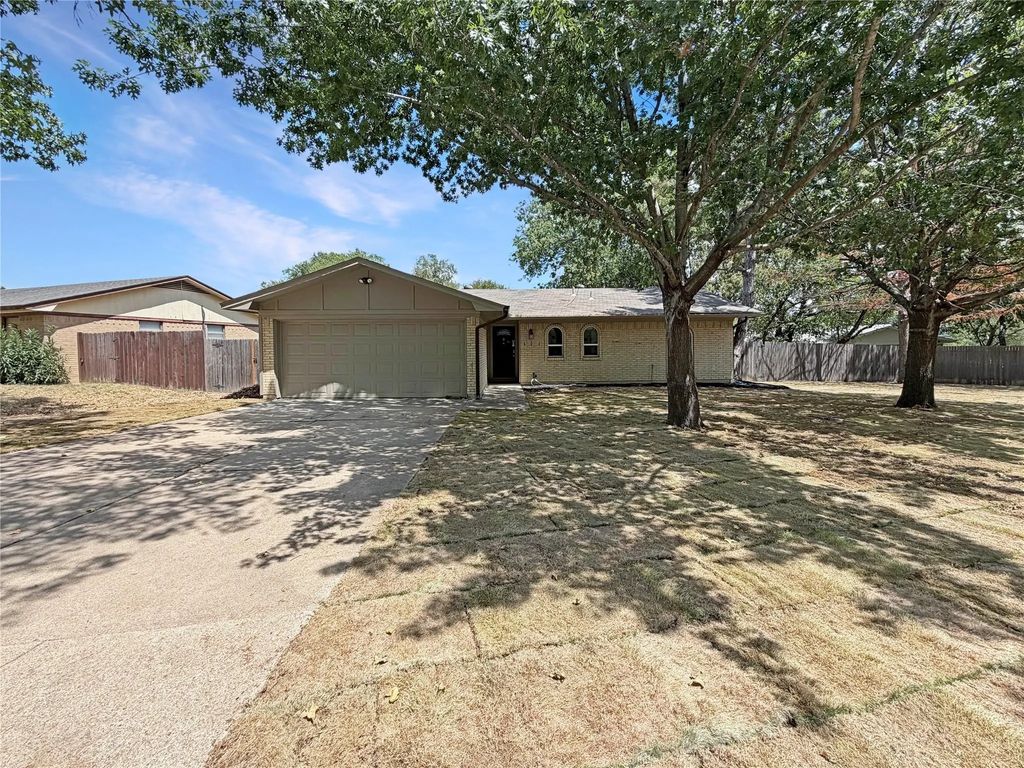 604 Todd Court, Burleson
