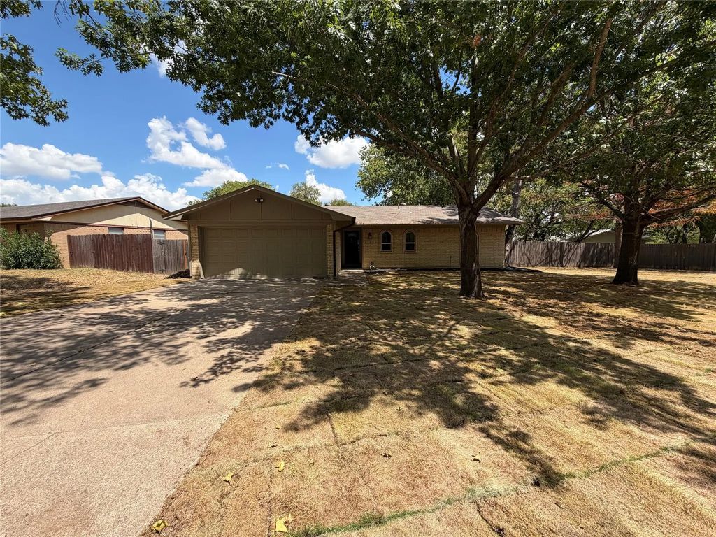 604 Todd Court, Burleson