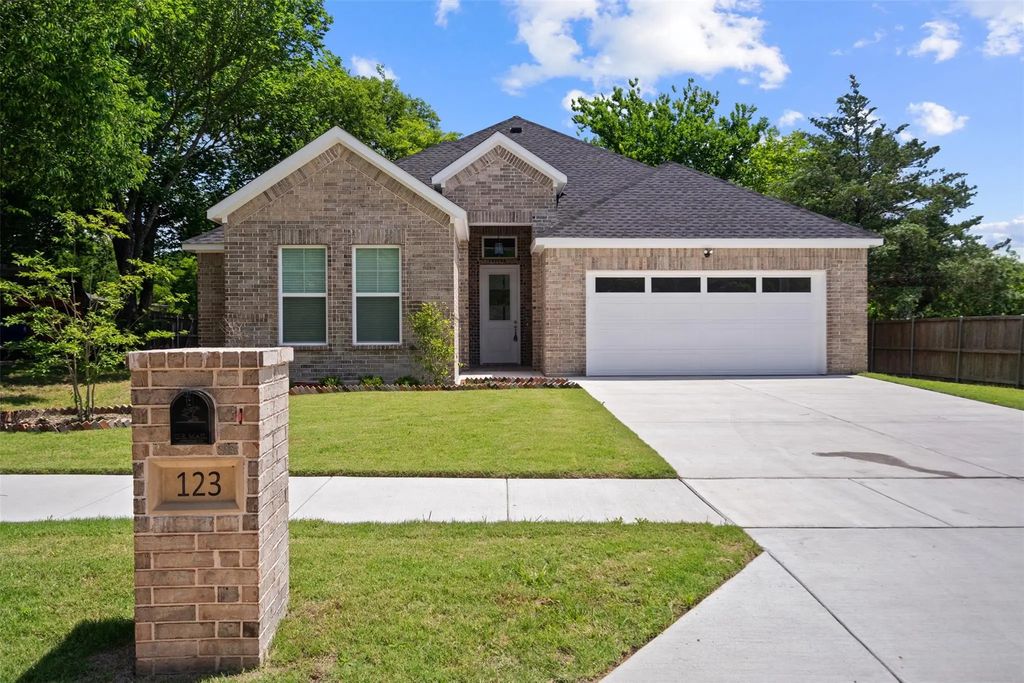 123 Bradshaw Street, Waxahachie