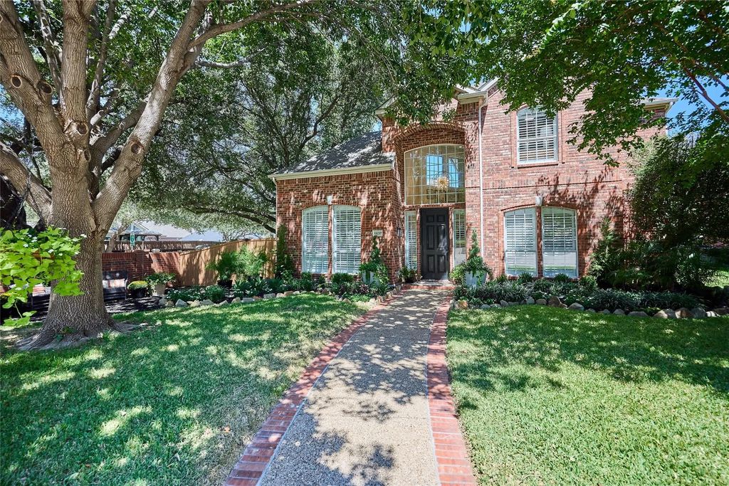 6637 Oakmont Court, Plano