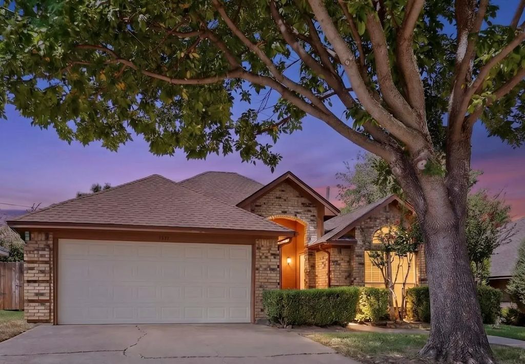 5932 Wind Drift Trail, Arlington