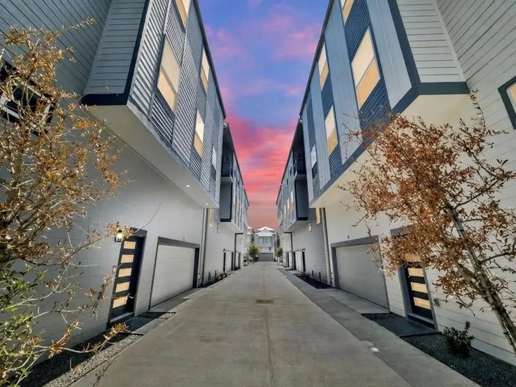 1221 W 16th Street F, Houston