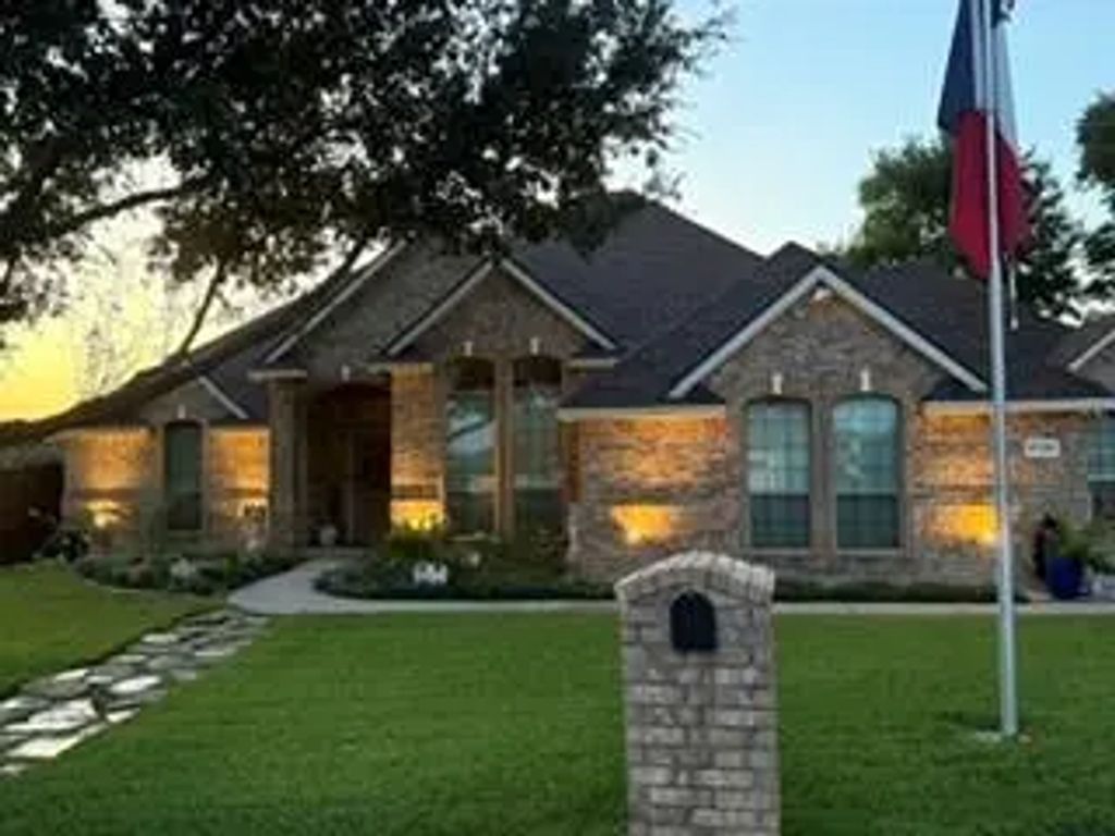 8716 Hidden Cove Court, Fort Worth