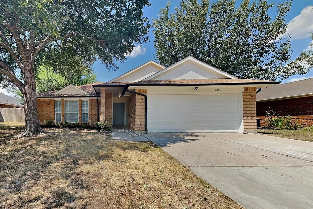 2822 White Oak Drive, Grand Prairie