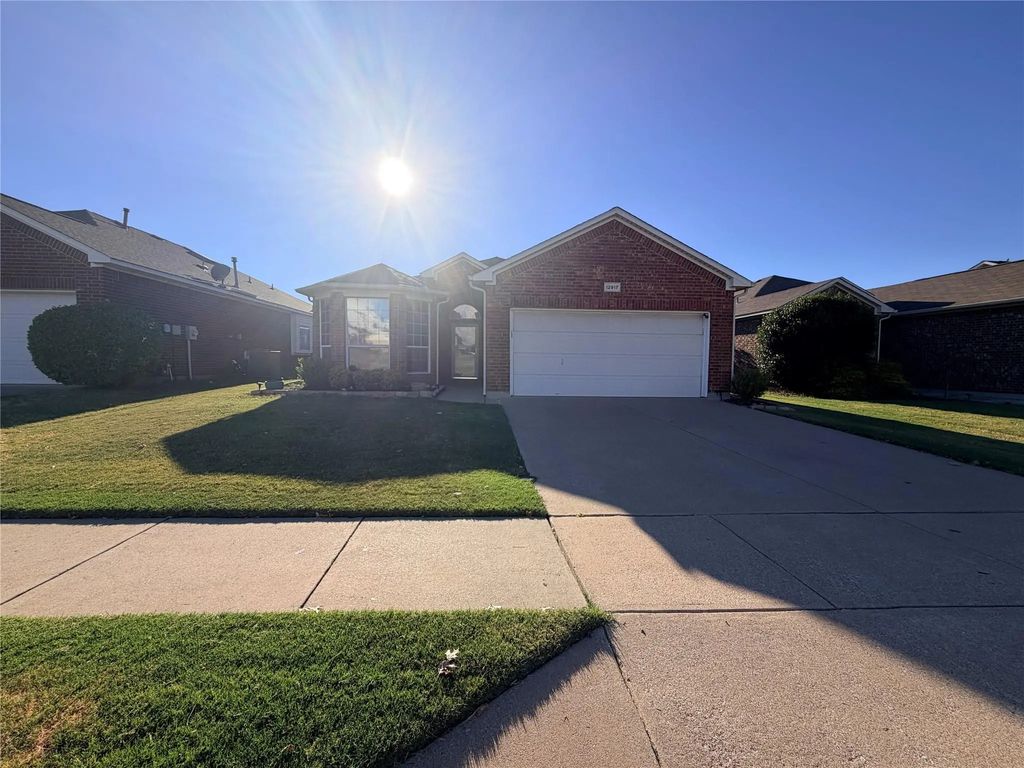 12917 Farmington Drive, Fort Worth