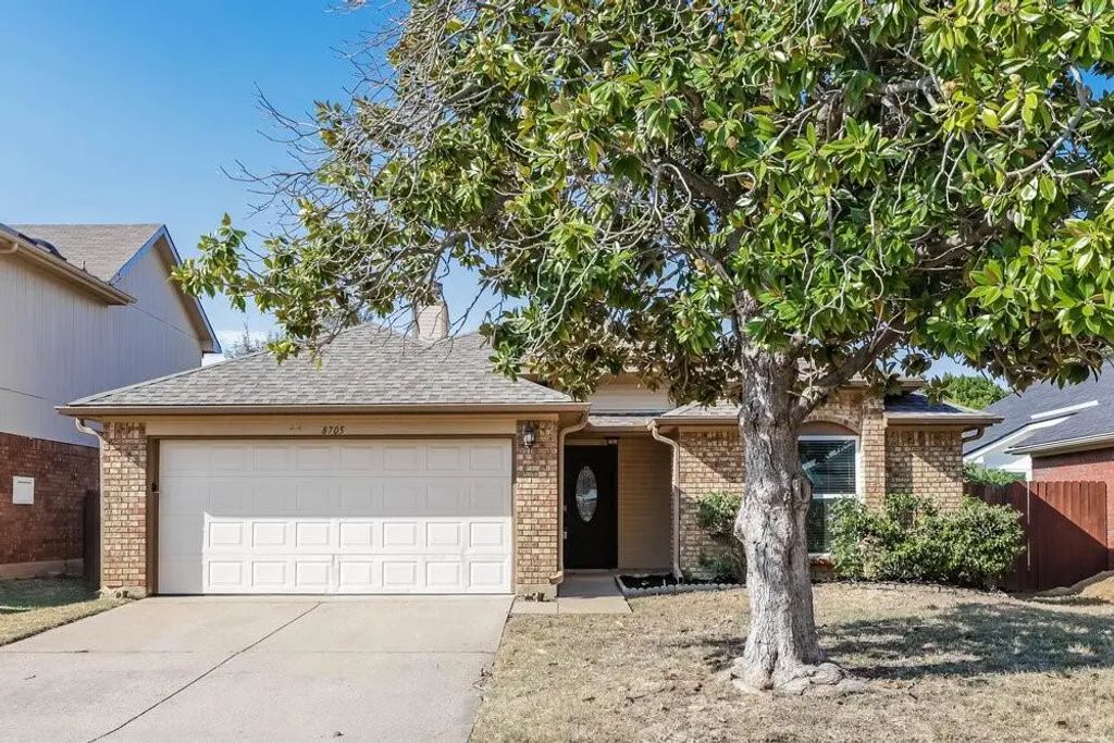 8705 Elbe Trail, Fort Worth