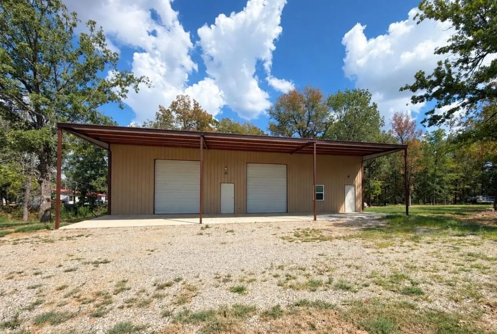1368 County Road 45080, Powderly
