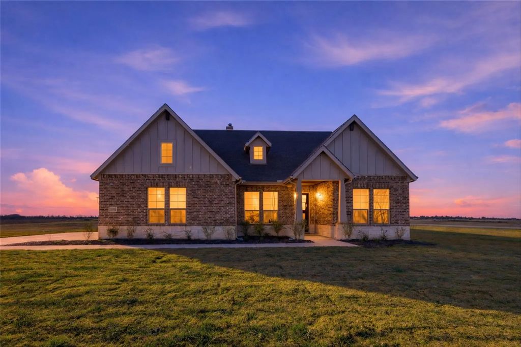 1030 County Road 200, Valley View