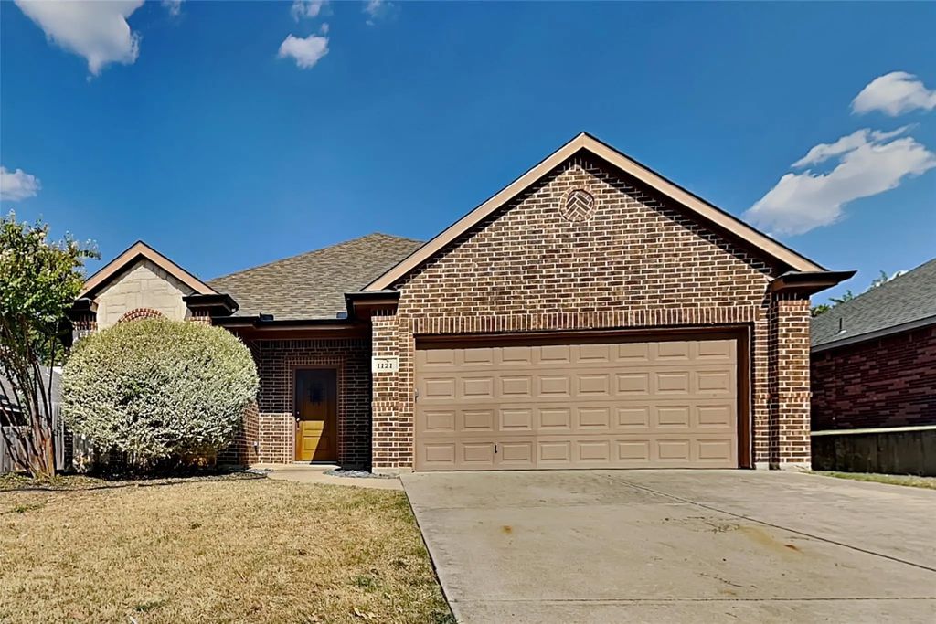 1121 Hidden Lake Drive, Burleson