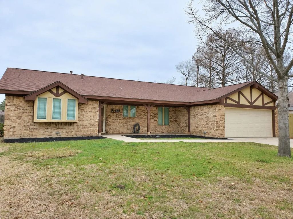 5901 Crestwood Circle, North Richland Hills