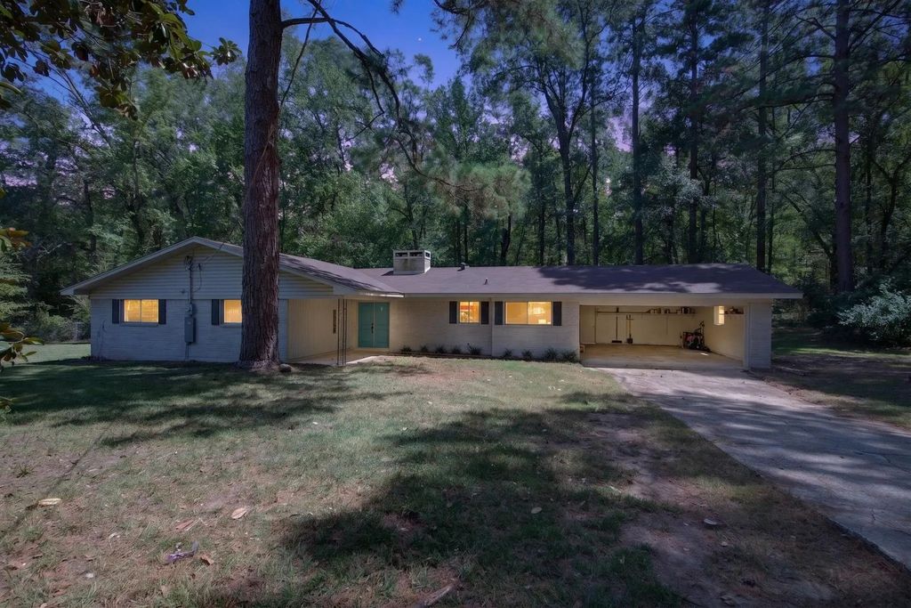 811 Daleen Road, Haughton