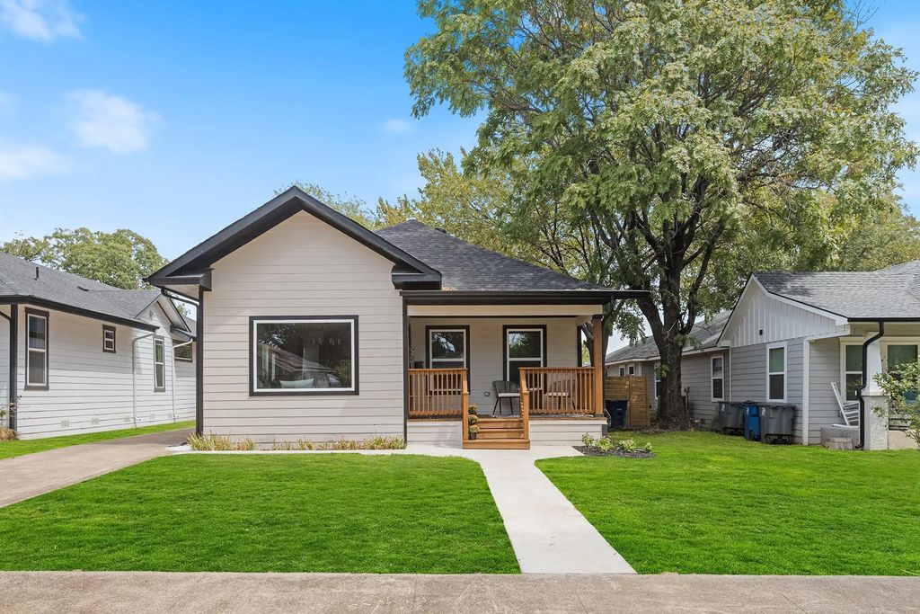 920 S Montreal Avenue, Dallas