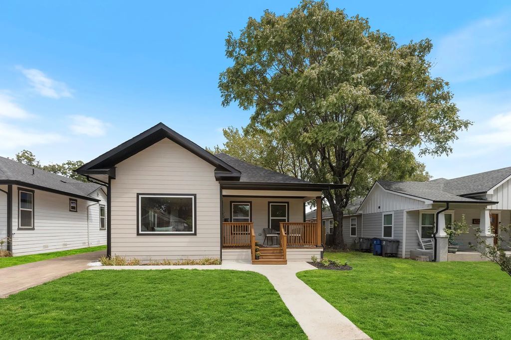 920 S Montreal Avenue, Dallas