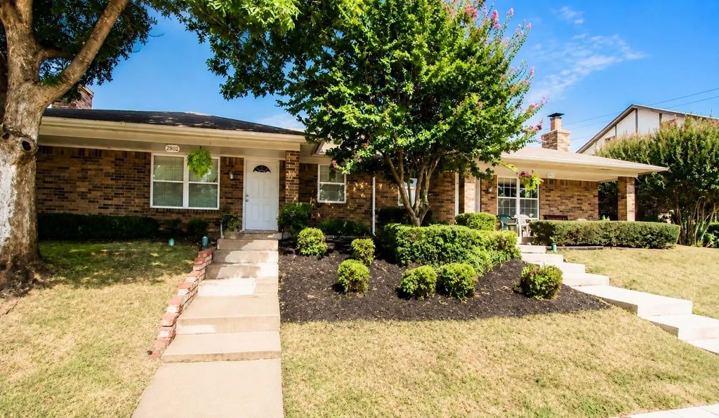 2802 Shady Grove Drive, Bedford