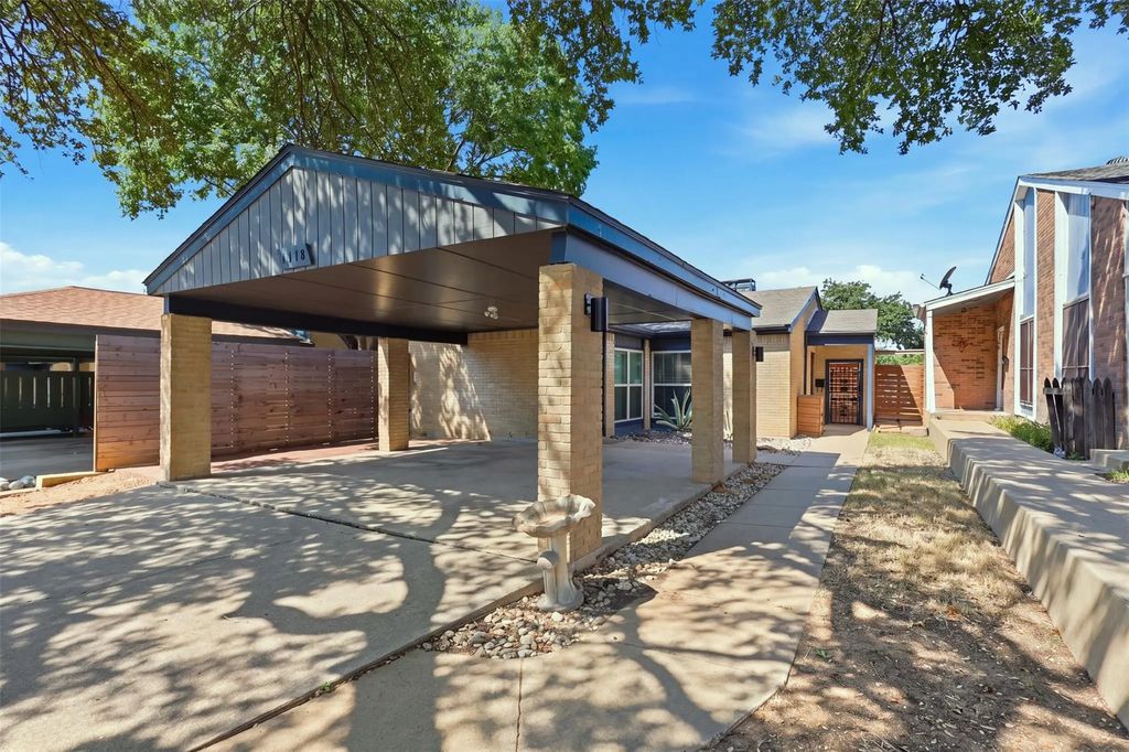 1518 El Camino Real, Euless