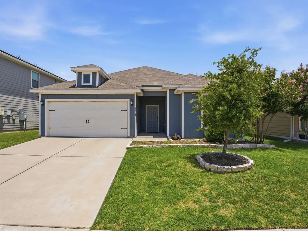 8524 Buck Mountain Pass, Fort Worth