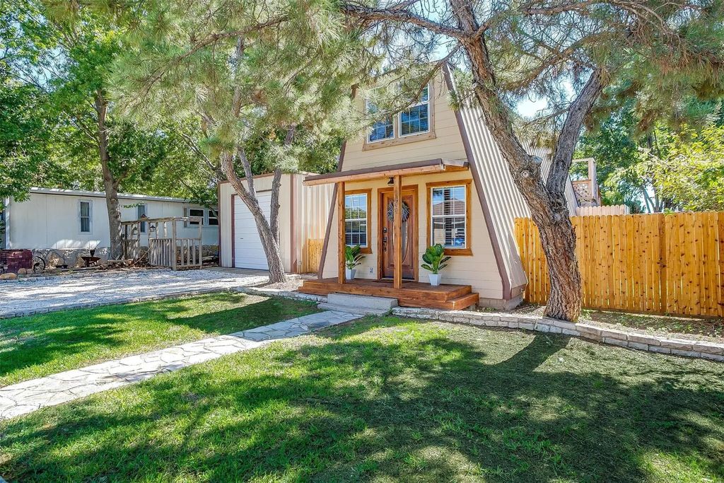 3209 Midway Court, Granbury