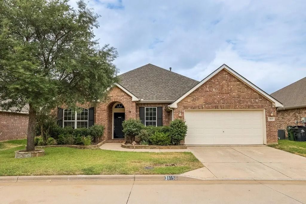 2815 Fox Creek Trail, Arlington