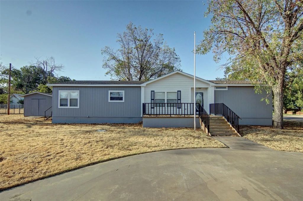 1200 1st Street, Graham