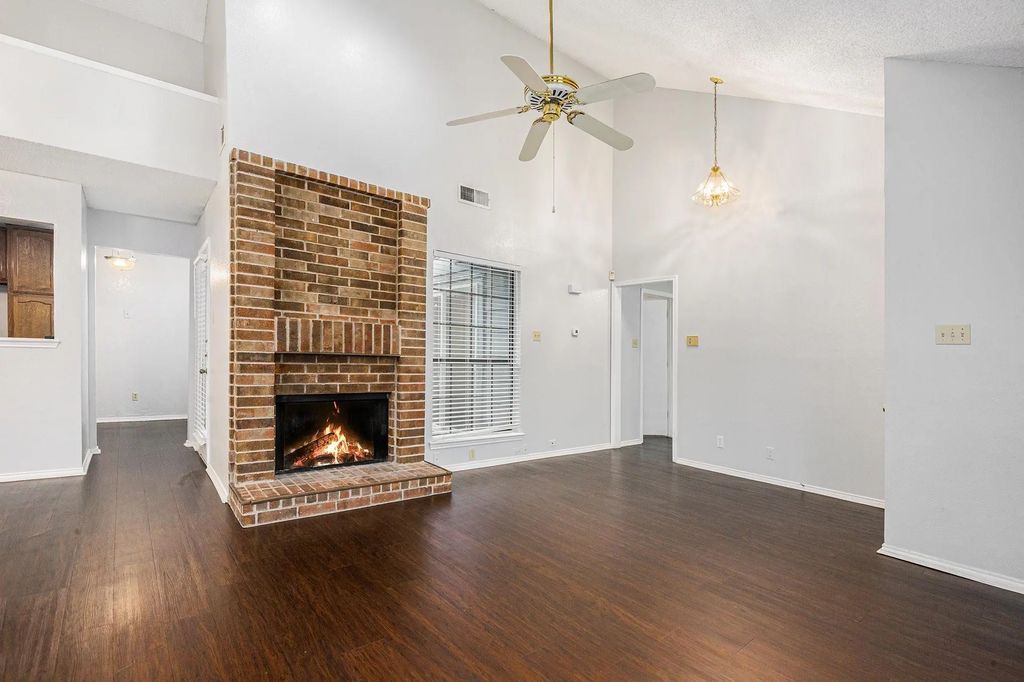 10627 Tall Oak Drive, Fort Worth