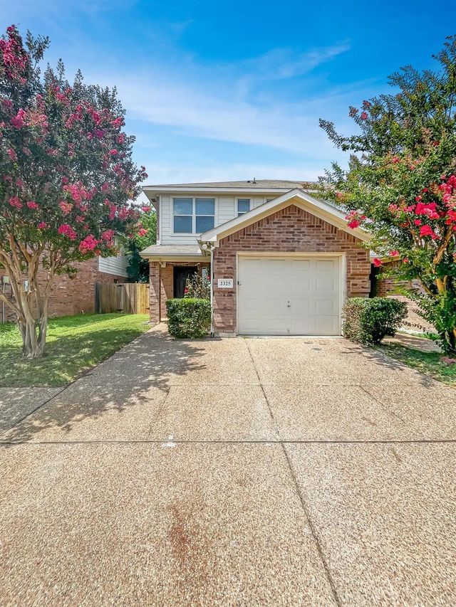 2325 Kingsway Drive, Arlington
