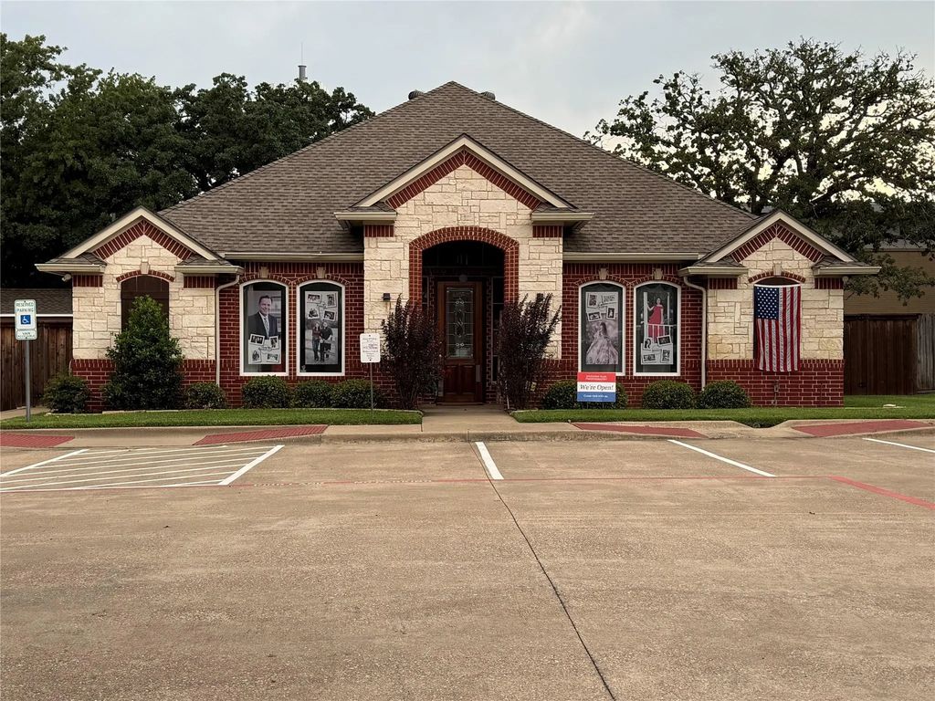 2550 Legacy Point Drive, Arlington
