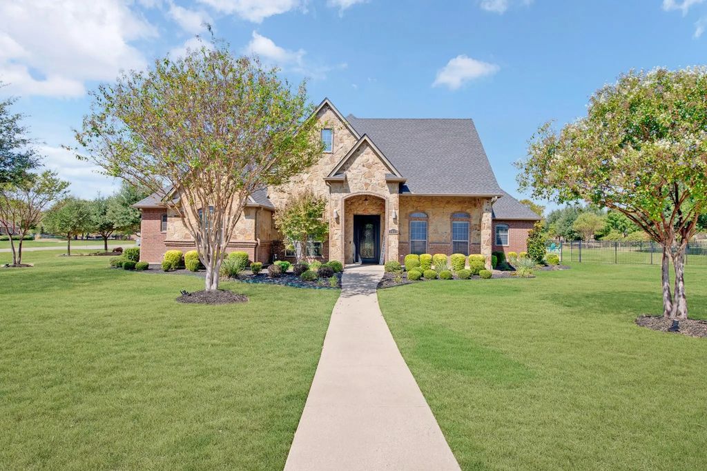 3833 Eagles Nest Trail, Burleson