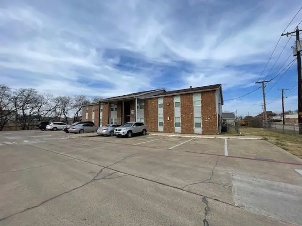 327 Se 3rd Street 202, Grand Prairie