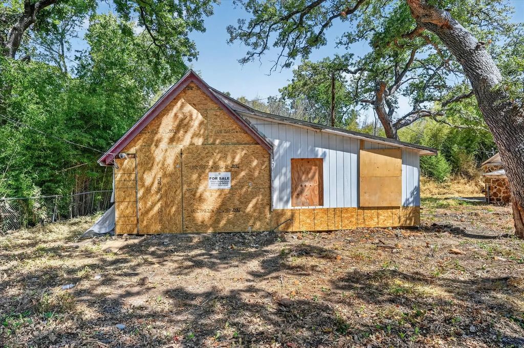 203 E 9th Street, Shady Shores
