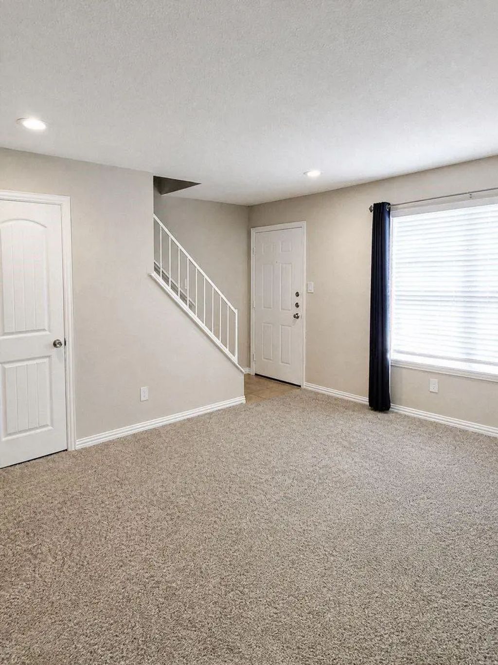 2016 Paisley Drive E, Arlington