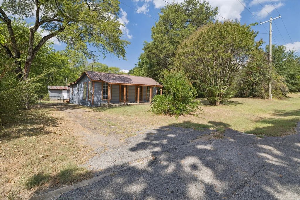 406 S Carter Road, Malakoff