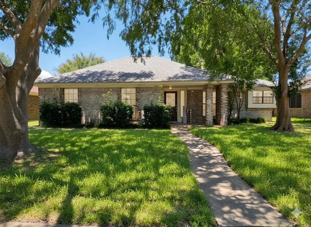 2401 Cortland Circle, Rowlett