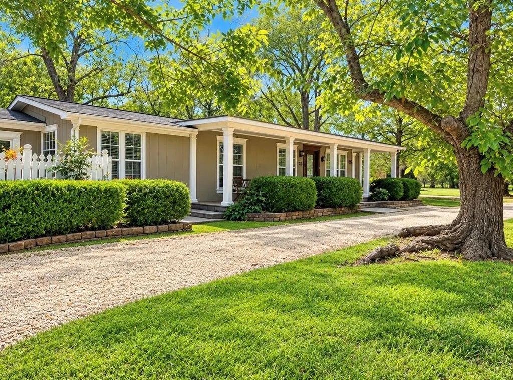 122 Pawnee Trail, Gainesville