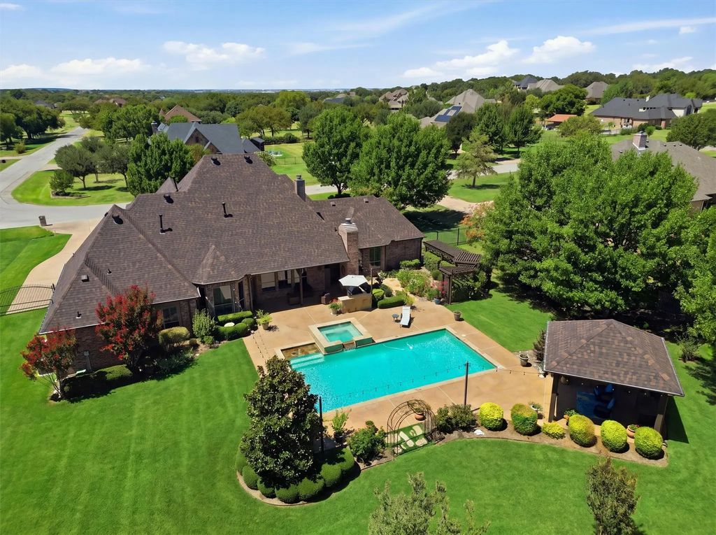 3832 Eagles Nest Trail, Burleson