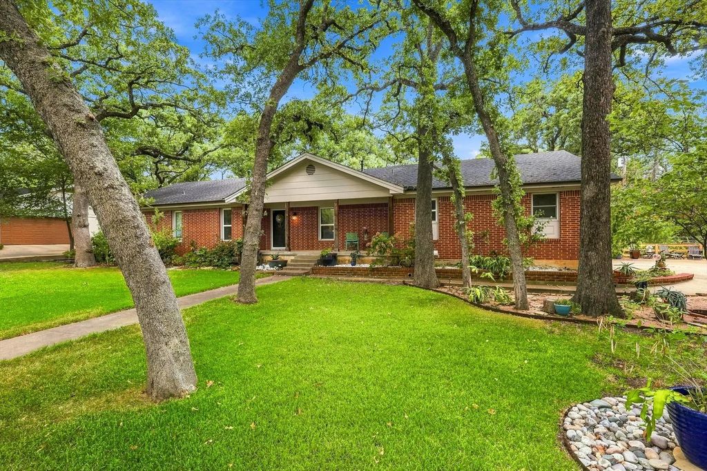 307 Shadow Lane, Euless