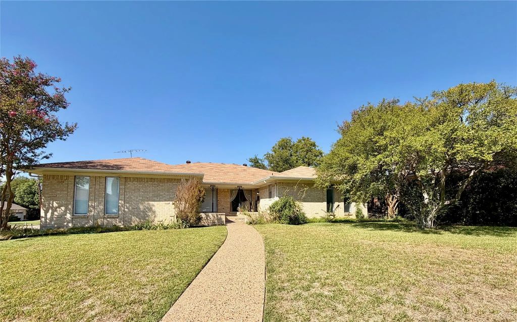 8405 Lullwater Drive, Dallas