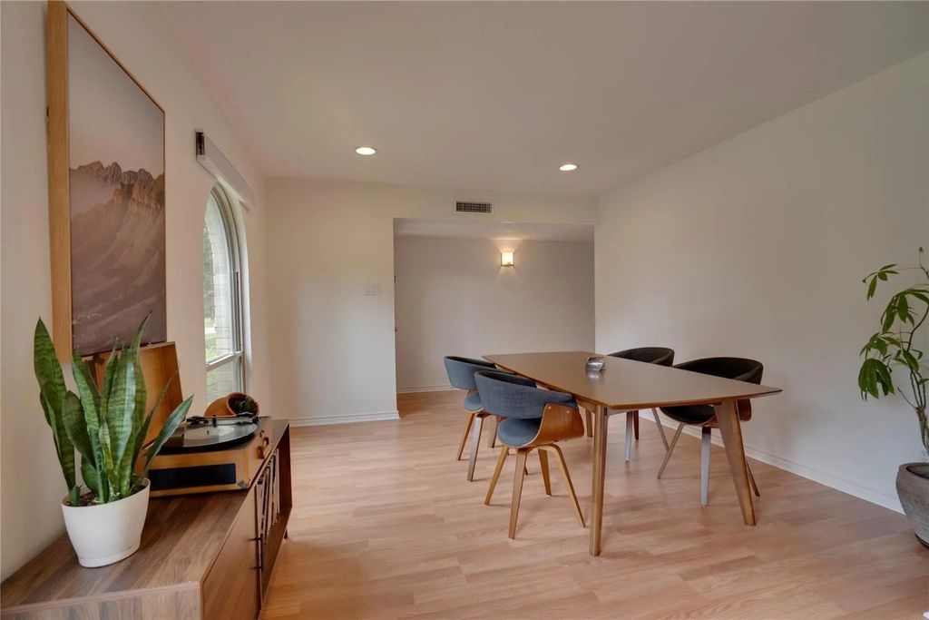 8515 Londonderry Lane, Dallas