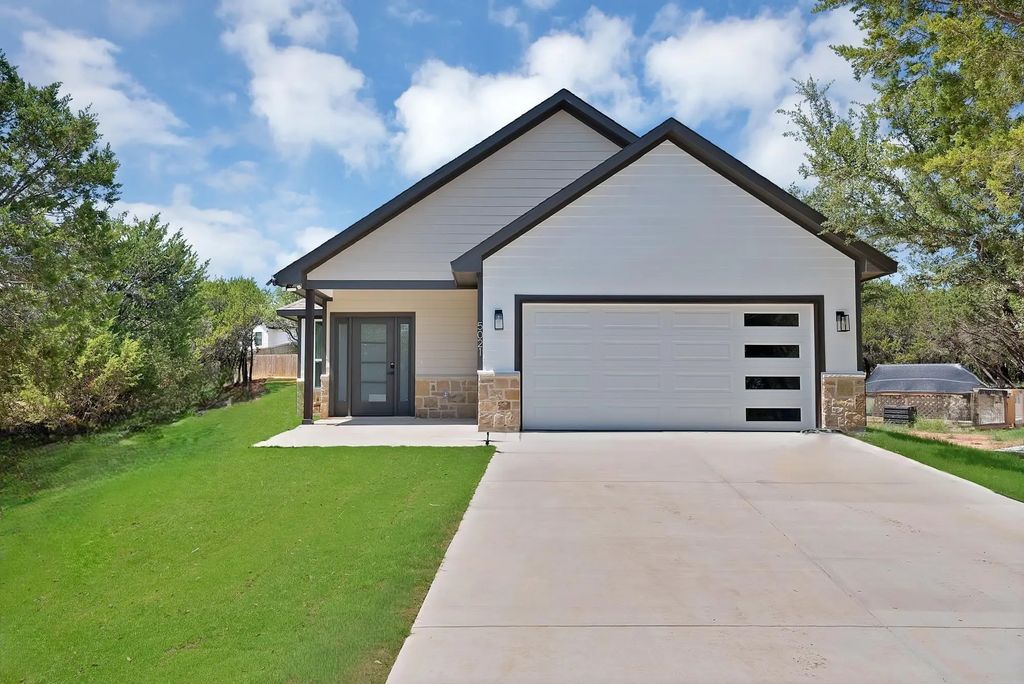 5021 Enchanted Court, Granbury