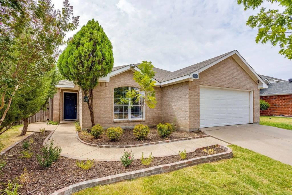 9825 Stoney Bridge Road, Fort Worth