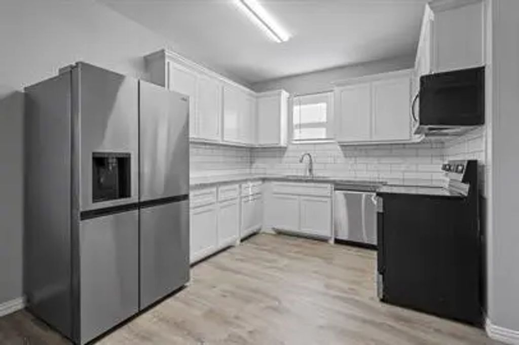 529-531 E Ball Street 531, Tom Bean