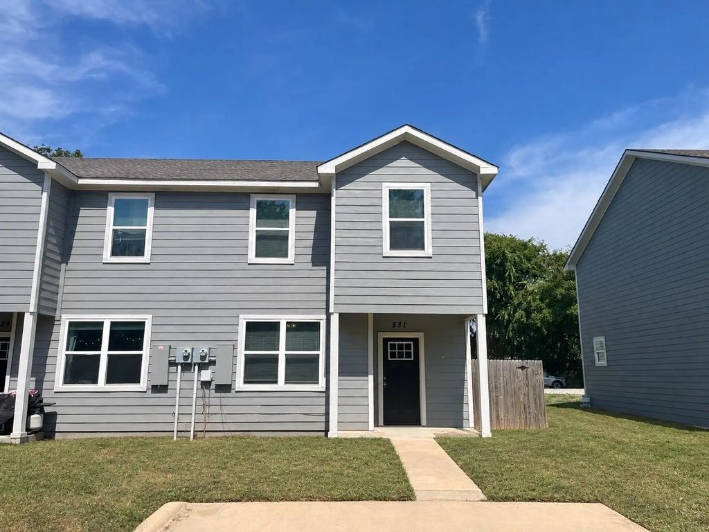529-531 E Ball Street 531, Tom Bean