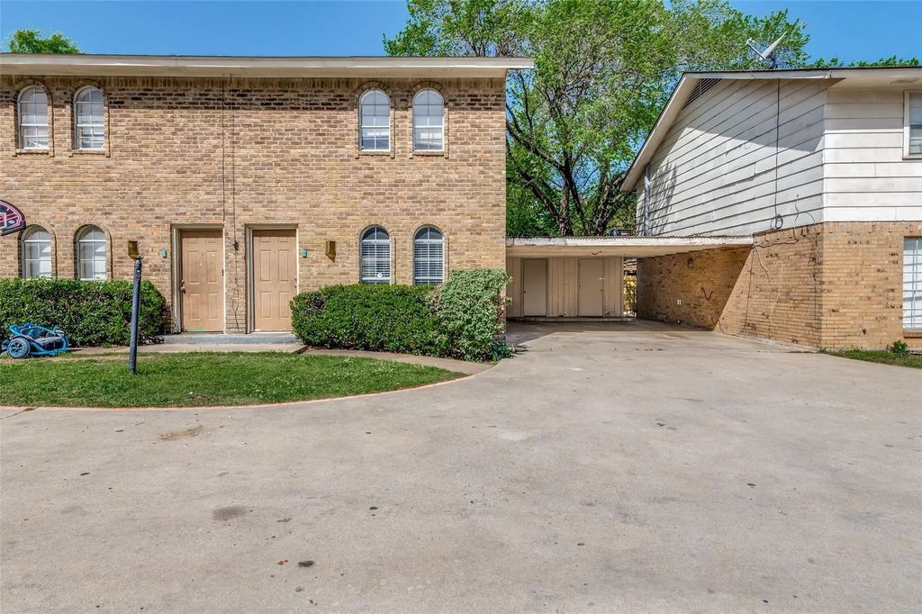 1728 Sanford J, Arlington