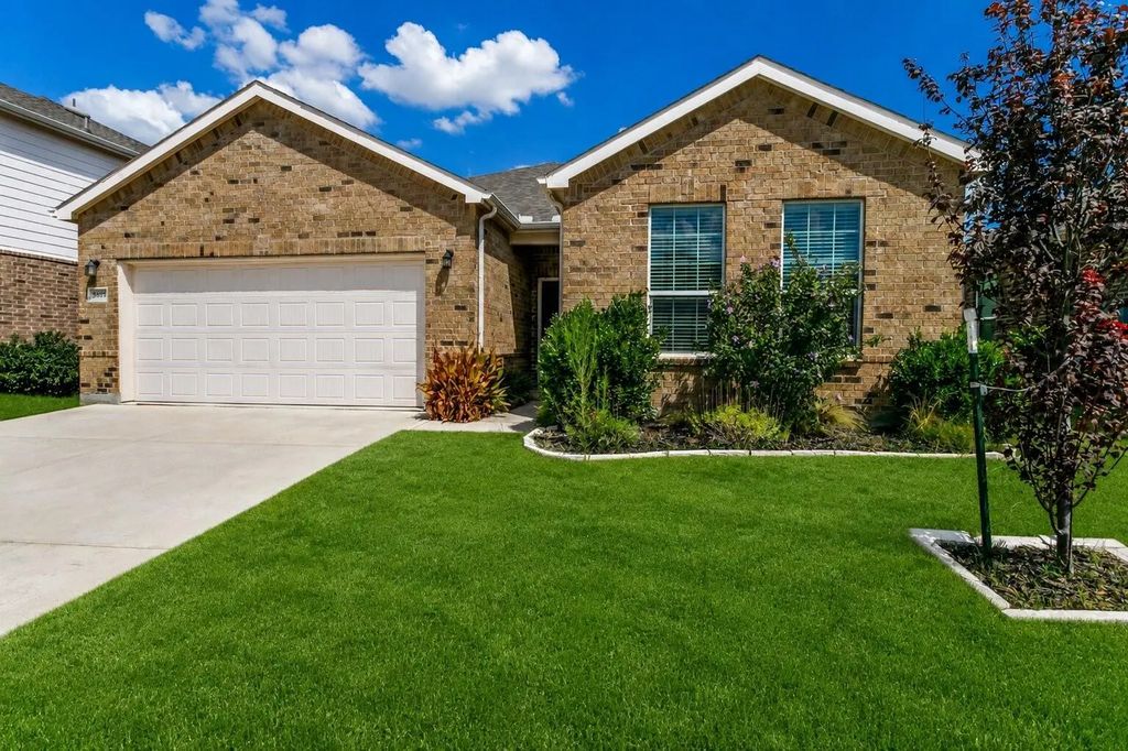 5612 Apple Grove Way, Fort Worth