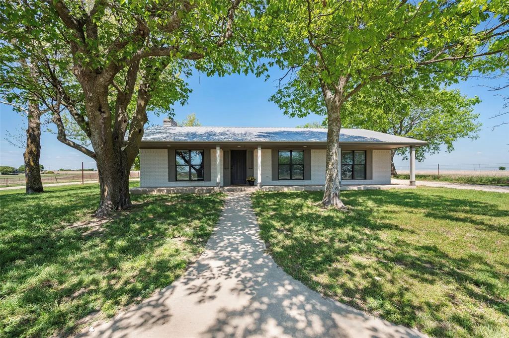 3949 County Road 302, Muenster