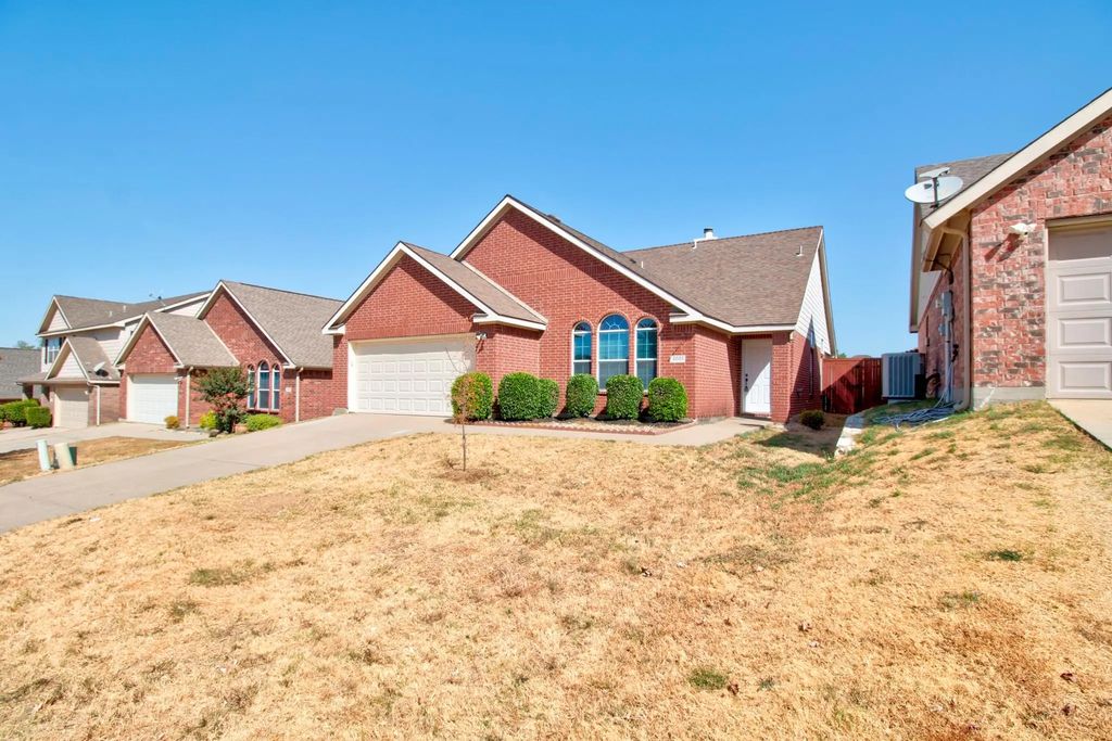 9001 Wild Rose Lane, Aubrey