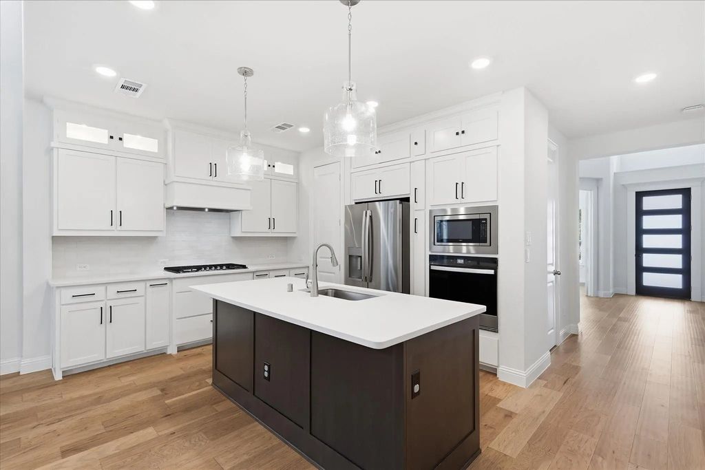 2504 Silver Leaf Drive, Northlake
