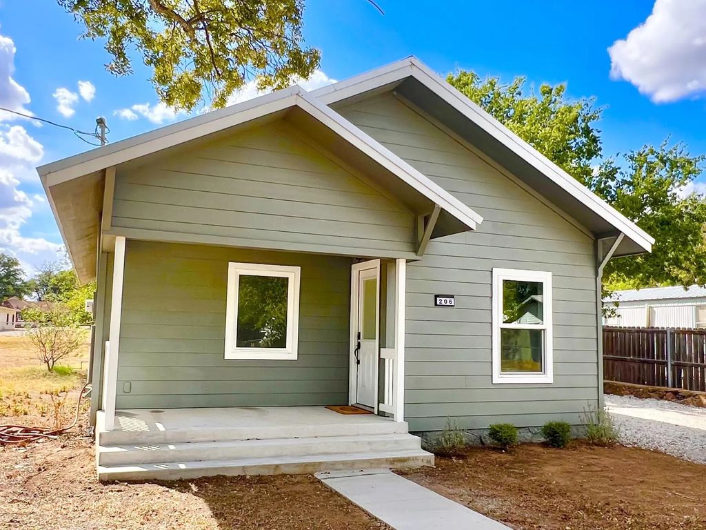 206 Vine Street, Bangs