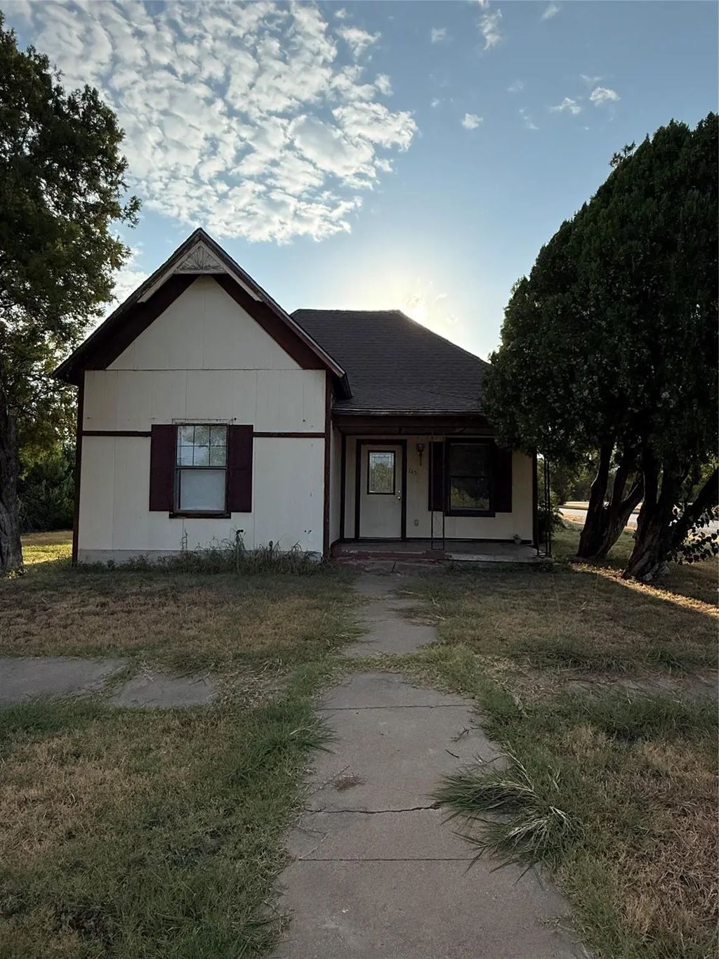 1115 S Concho Street, Coleman