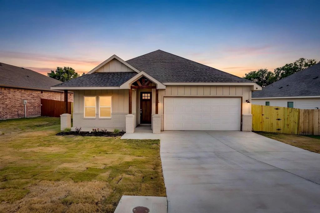 1024 Lake View Ridge, Fort Worth